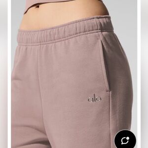 ALO Accolade sweatpants in taupe